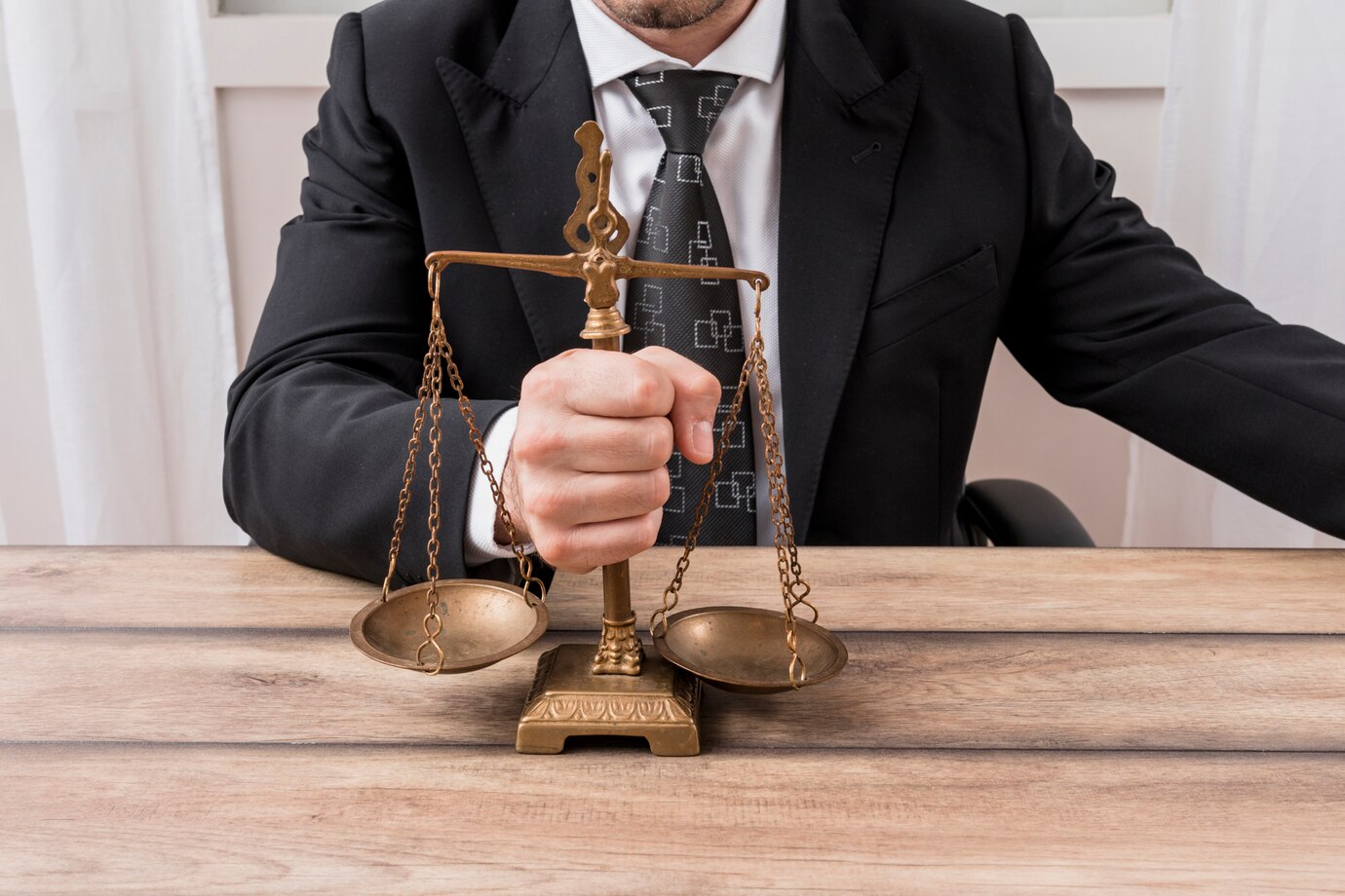 Advogado pode reter valores para compensação de honorários?
